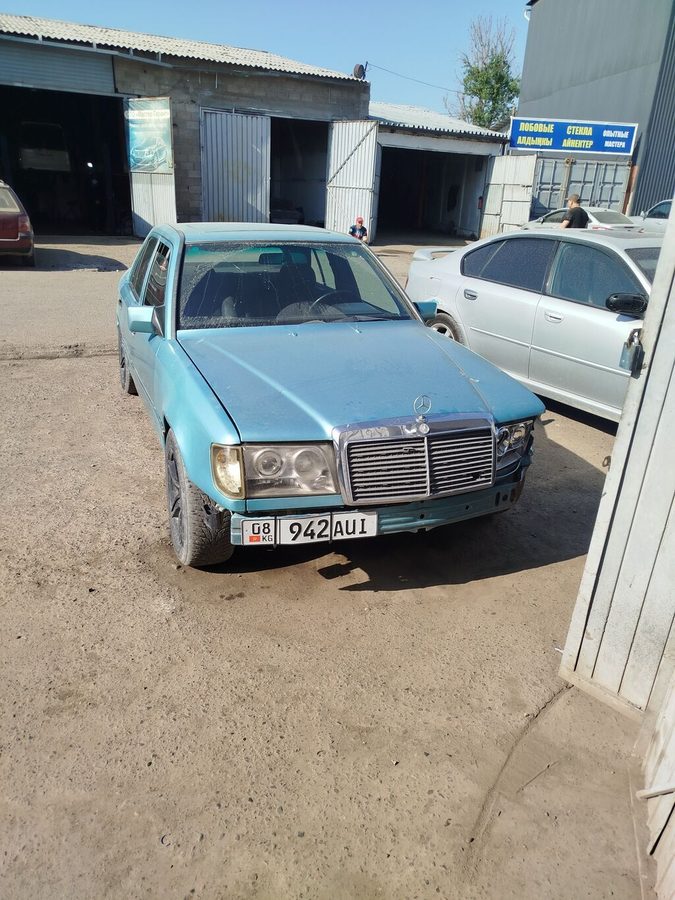 Mercedes-Benz W124