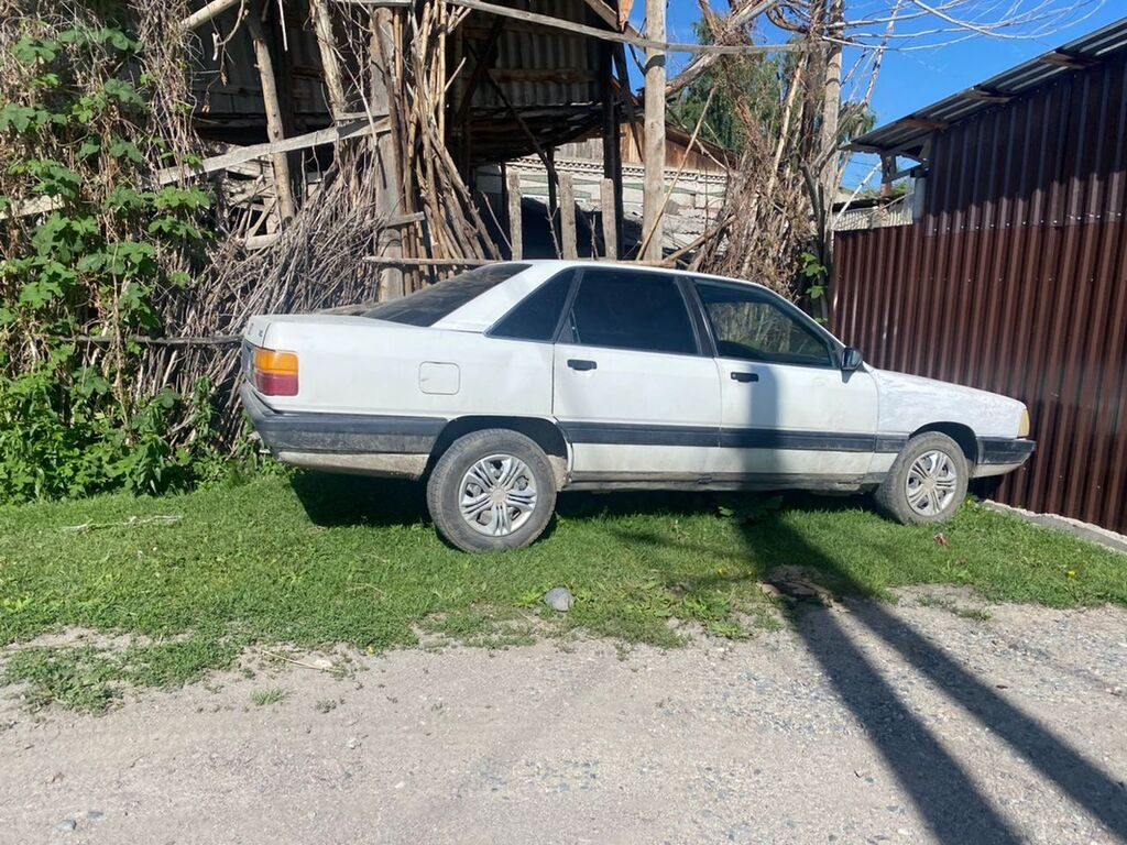 Audi 100