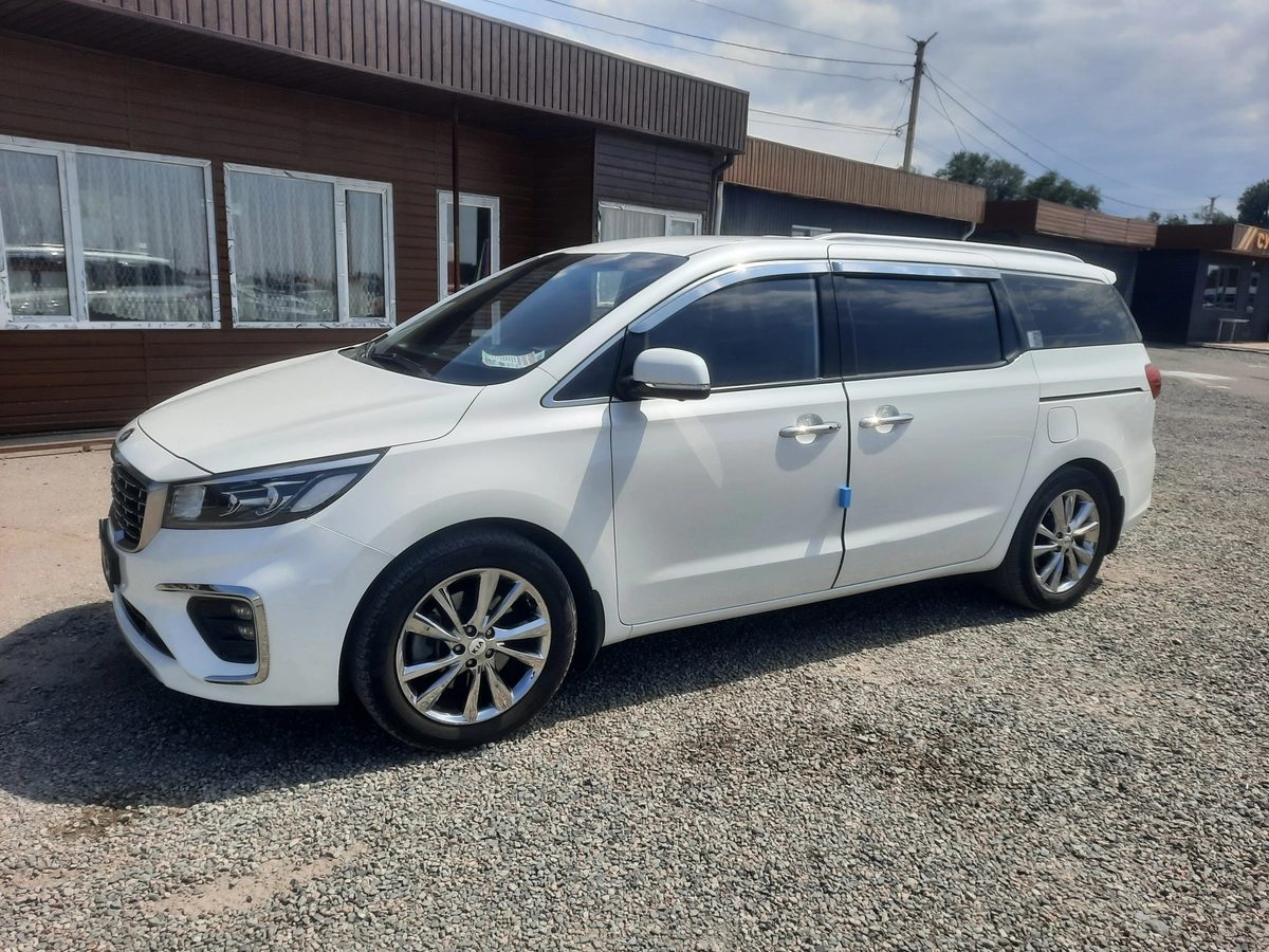 Kia Carnival III 2019