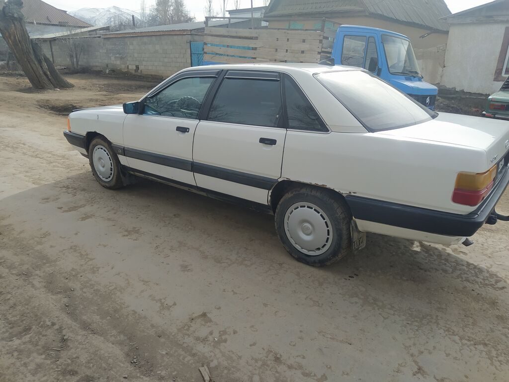 Audi 100