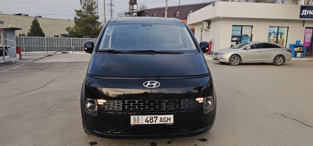 Hyundai Staria