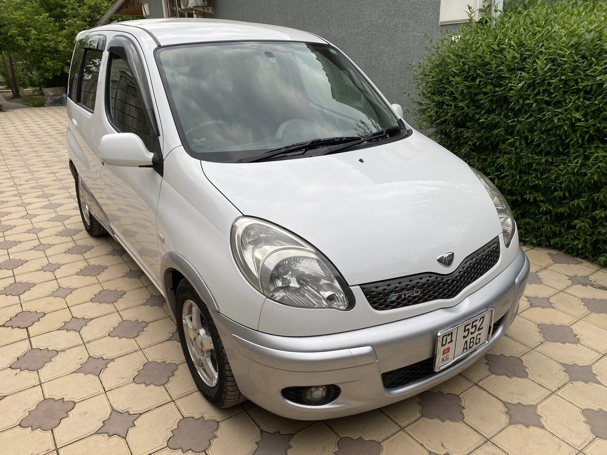 Toyota FunCargo 2003