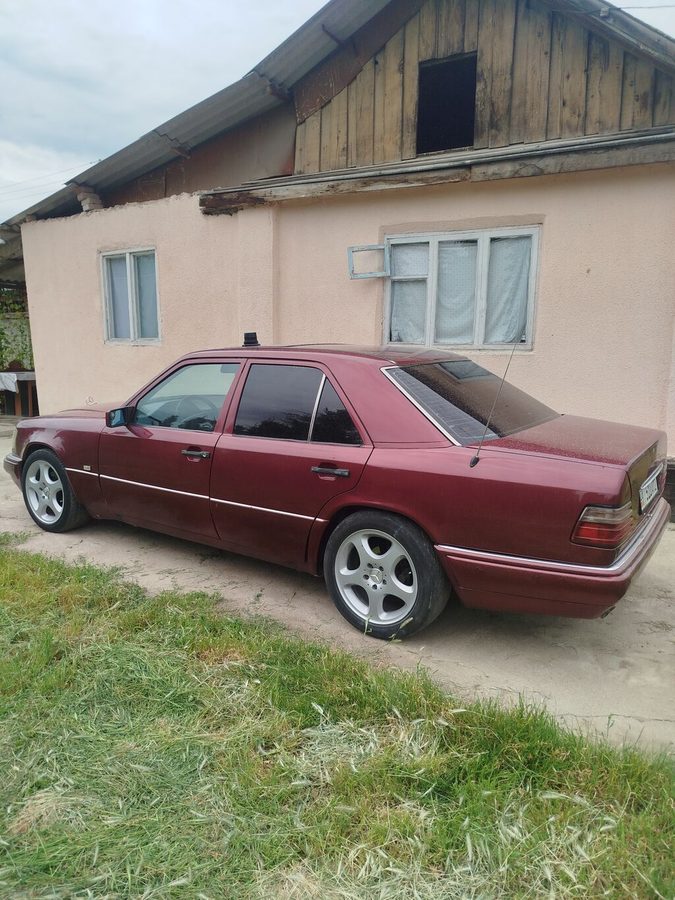 Mercedes-Benz W124
