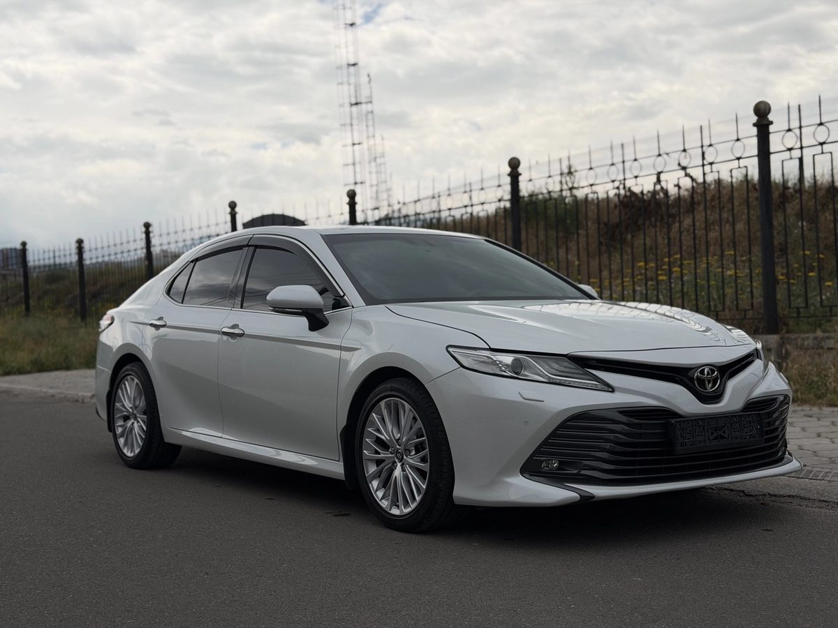 Toyota Camry VIII (XV70) 2019