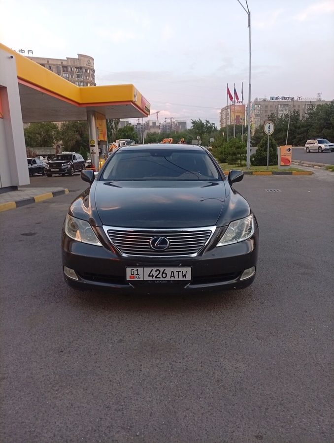 Lexus LS