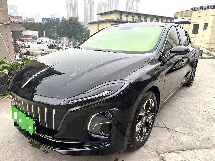 Hongqi E-QM5