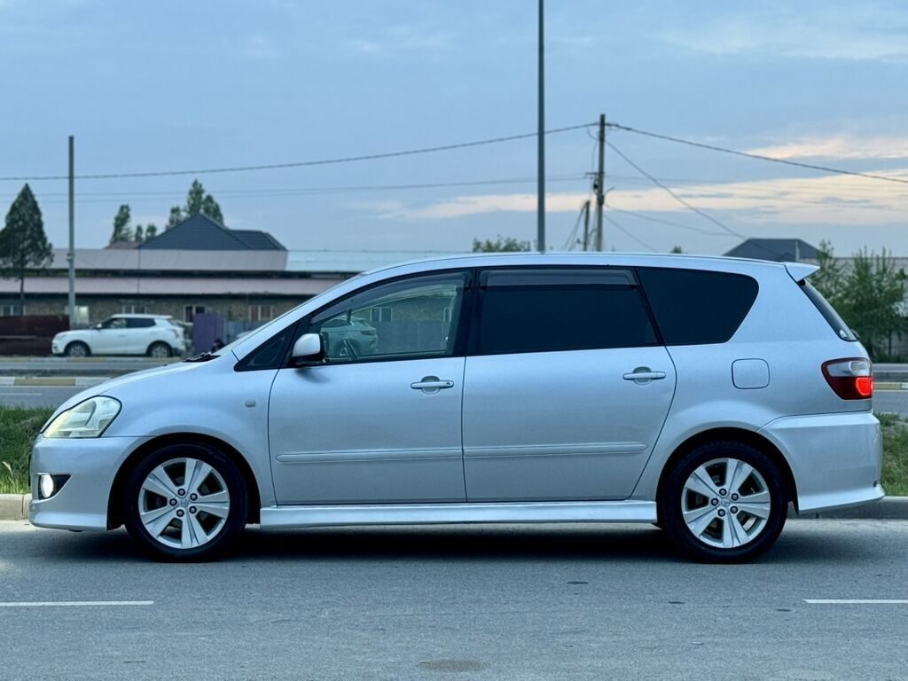 Toyota Ipsum