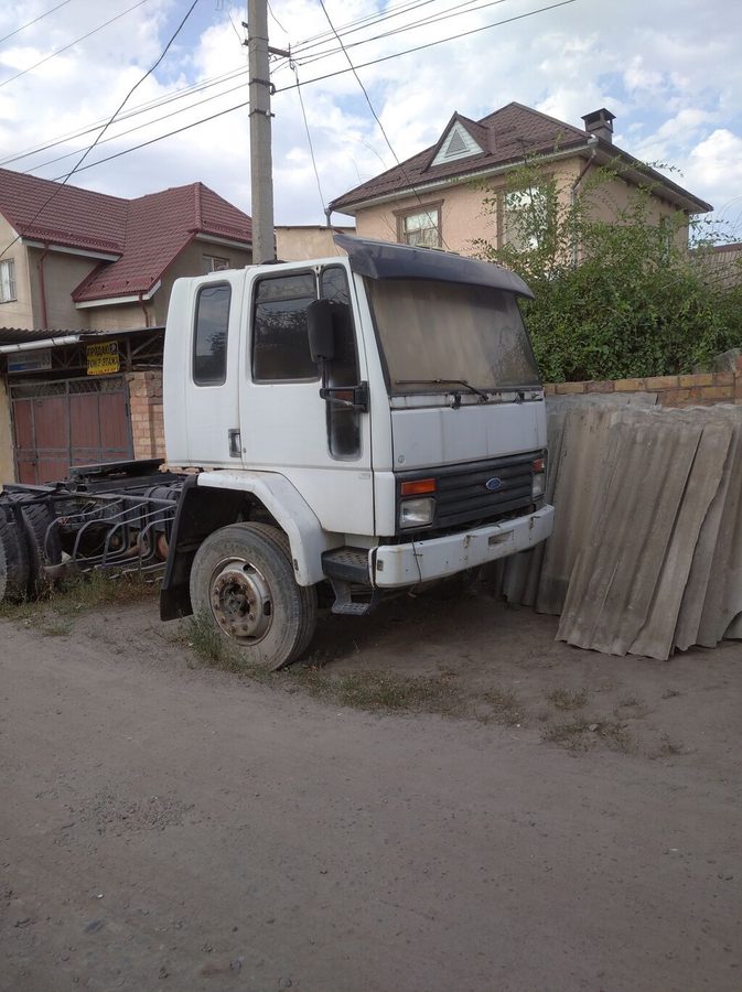 Продаю форд грузавик тигач