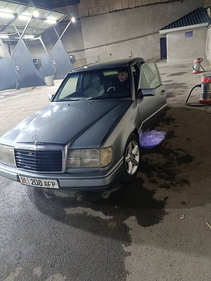 Mercedes-Benz W124