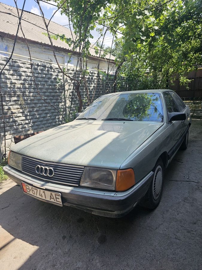 Audi 100
