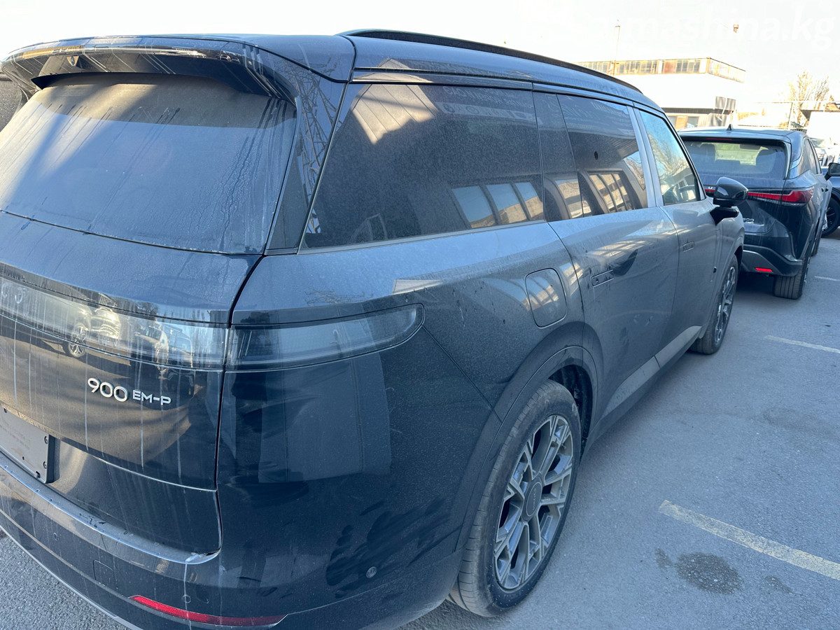 Lynk & Co 900