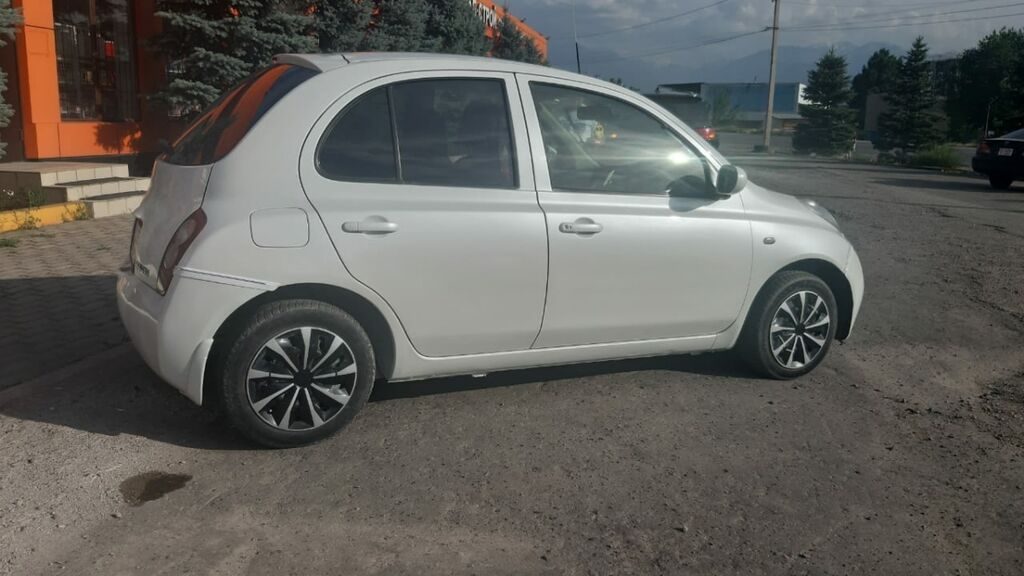 Nissan March