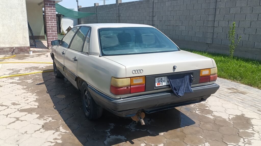 Audi 100