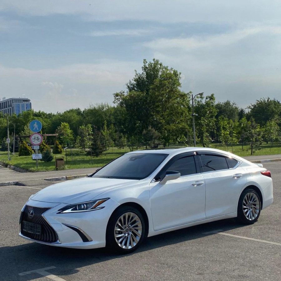 Lexus ES VII