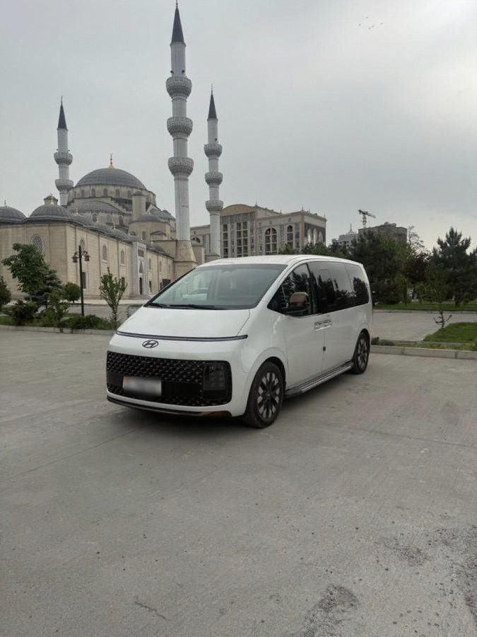 Hyundai Staria