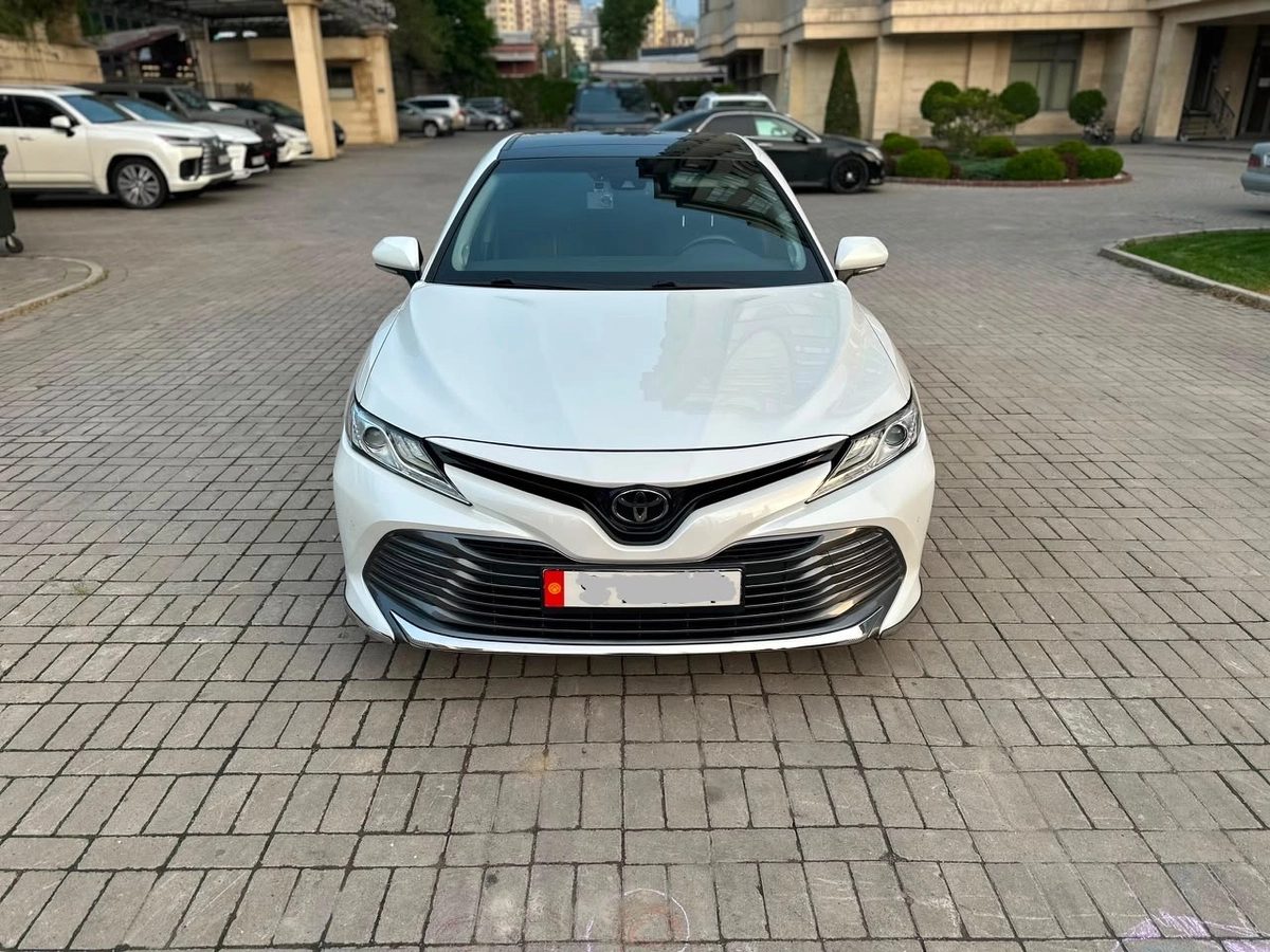 Toyota Camry VIII (XV70) 2018