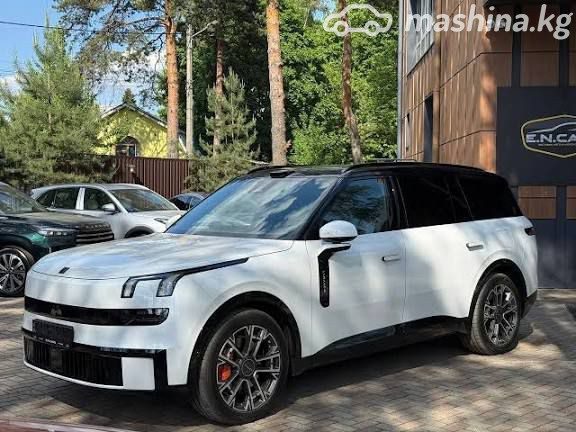 Lynk & Co 900