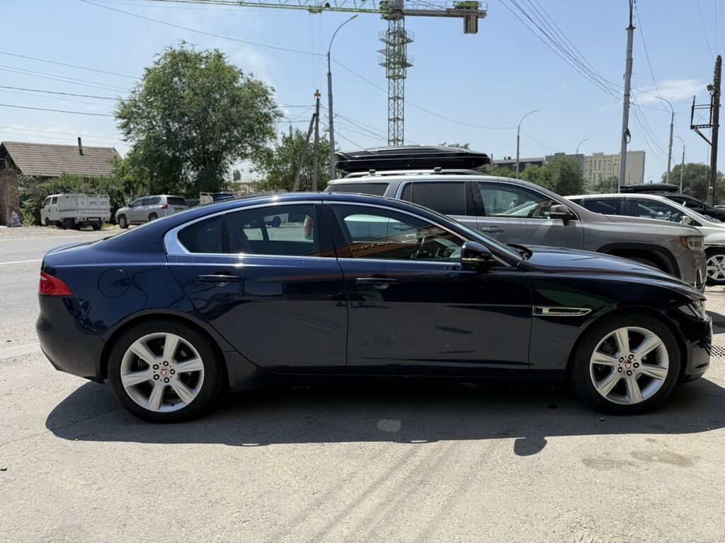 Jaguar XE