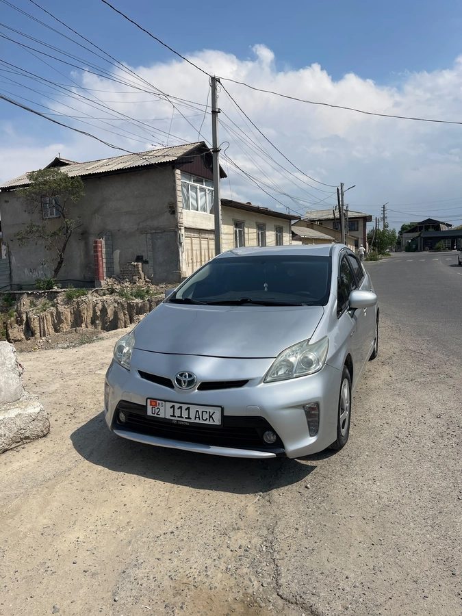 Toyota Prius III Рестайлинг (XW30) 2013