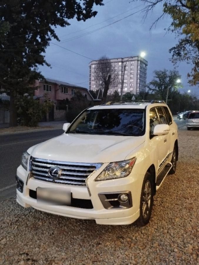 Lexus LX III