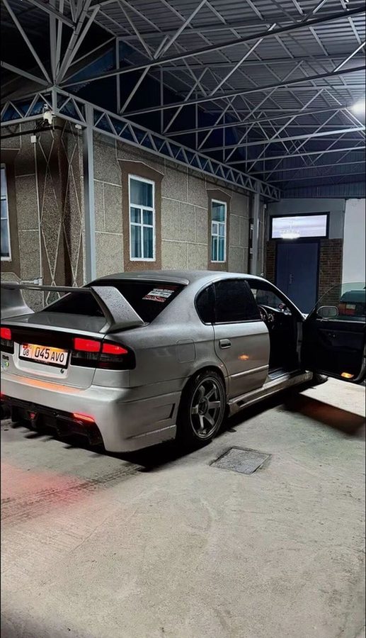 Subaru legacy b4. Тюнингованный спортивный седан (правый руль) Объем