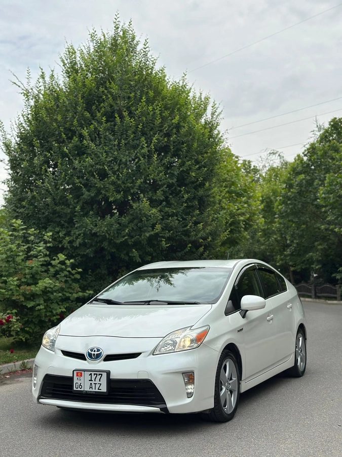 Toyota Prius III Рестайлинг (XW30) 2014