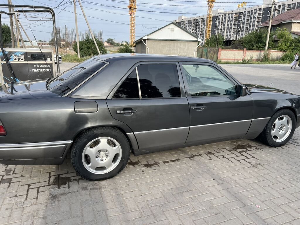 Mercedes-Benz W124