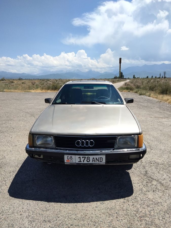 Audi 100