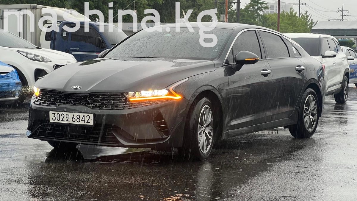 Kia K5 III 2021