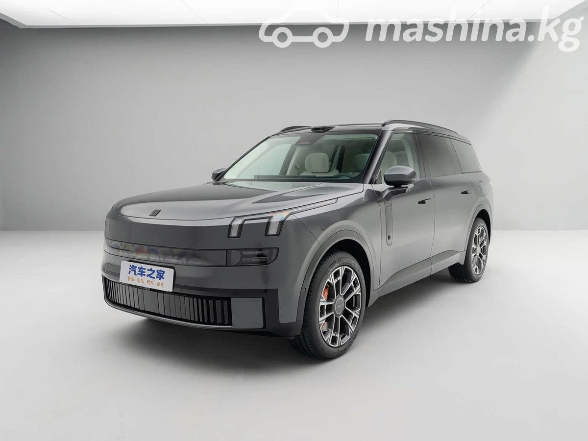 Lynk & Co 900