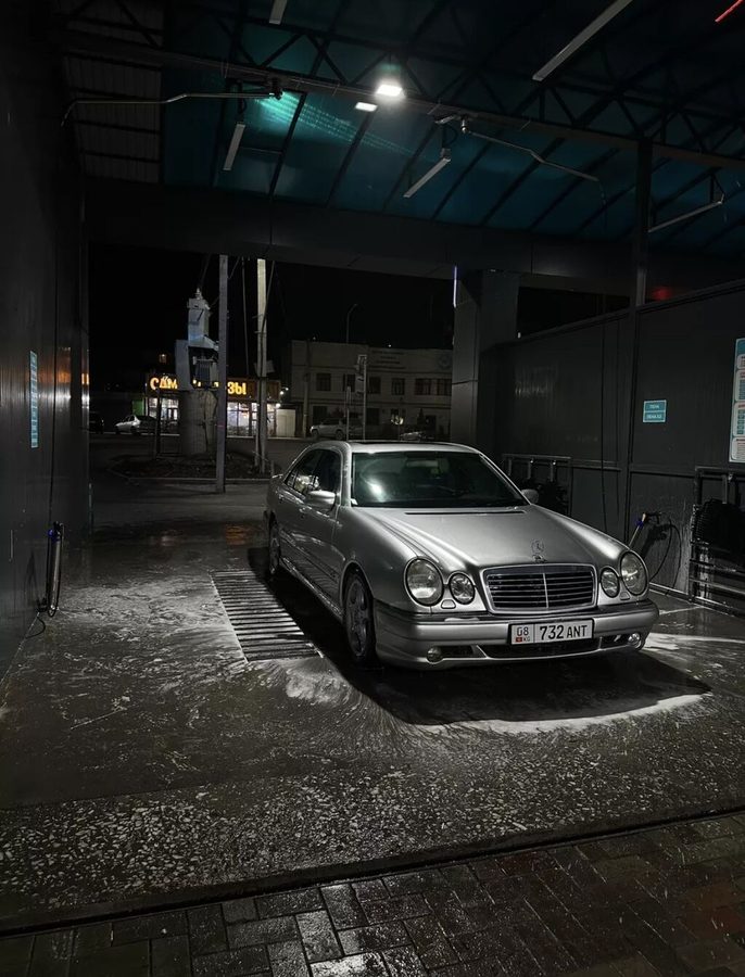 Mercedes-Benz 