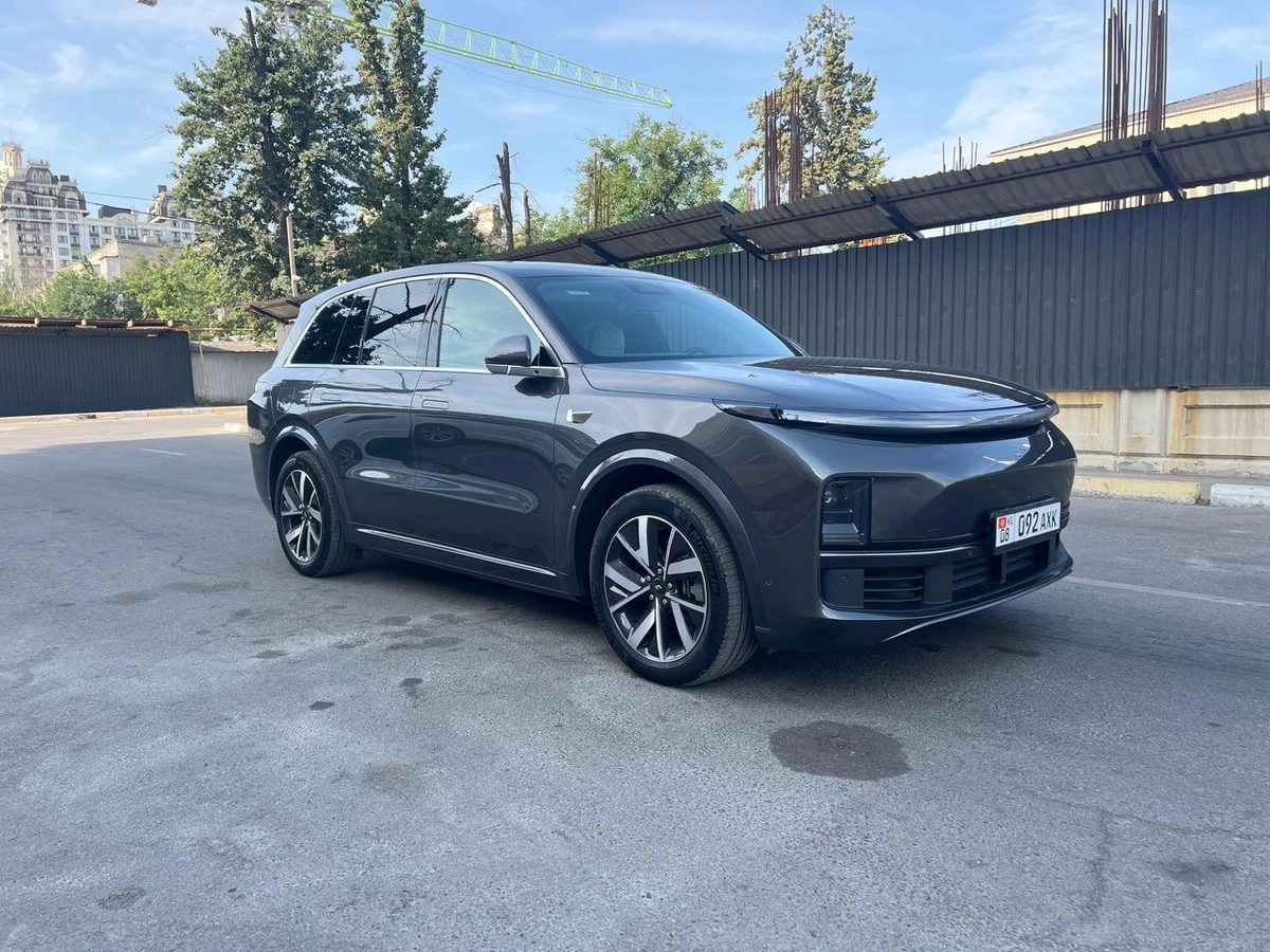 LiXiang L8 2023