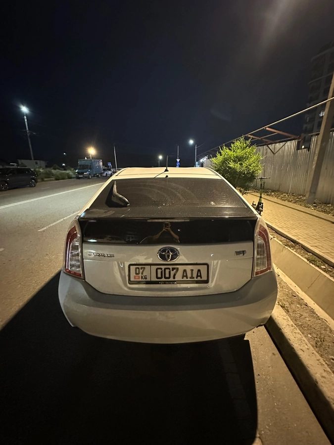 Toyota Prius III Рестайлинг (XW30) 2015