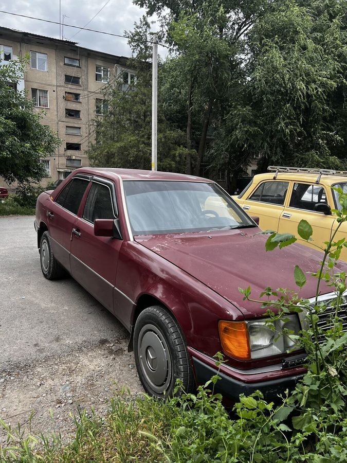 Mercedes-Benz W124