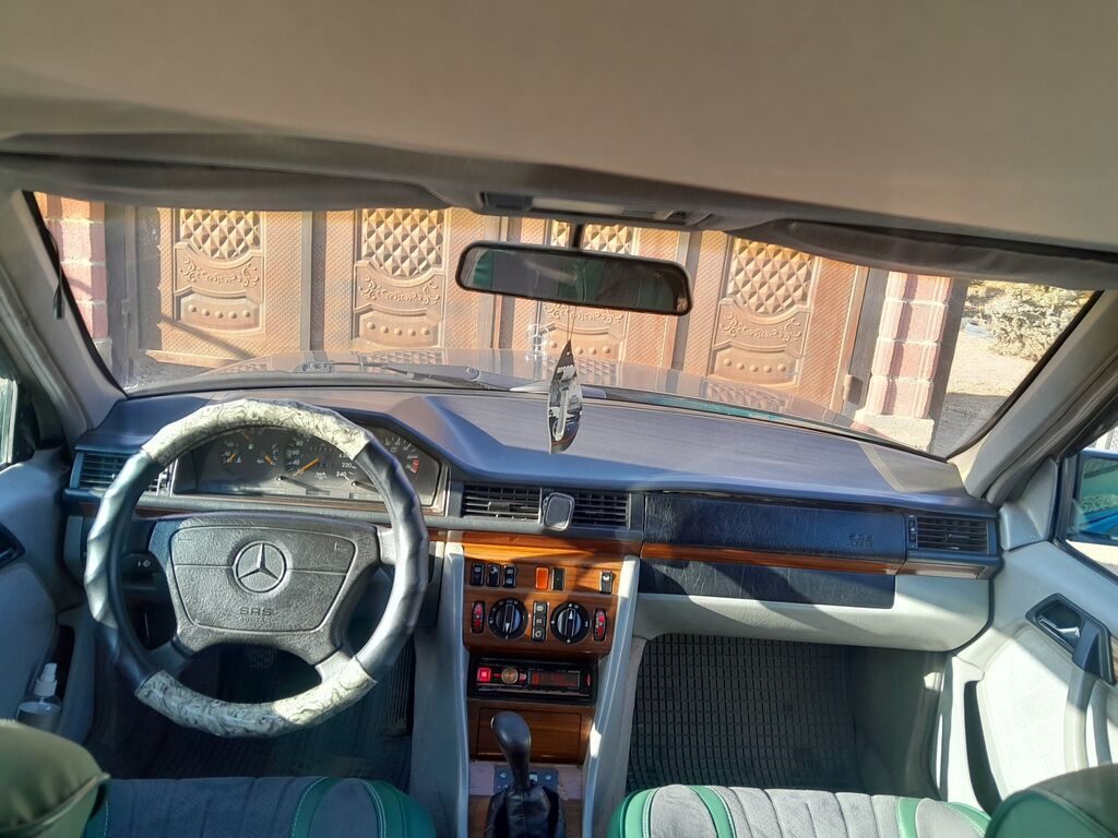 Mercedes-Benz W124