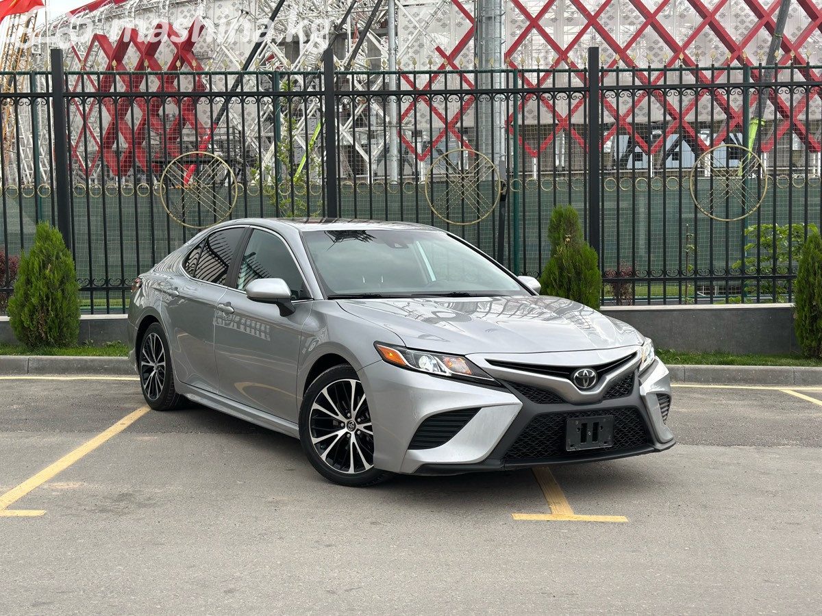 Toyota Camry VIII (XV70)