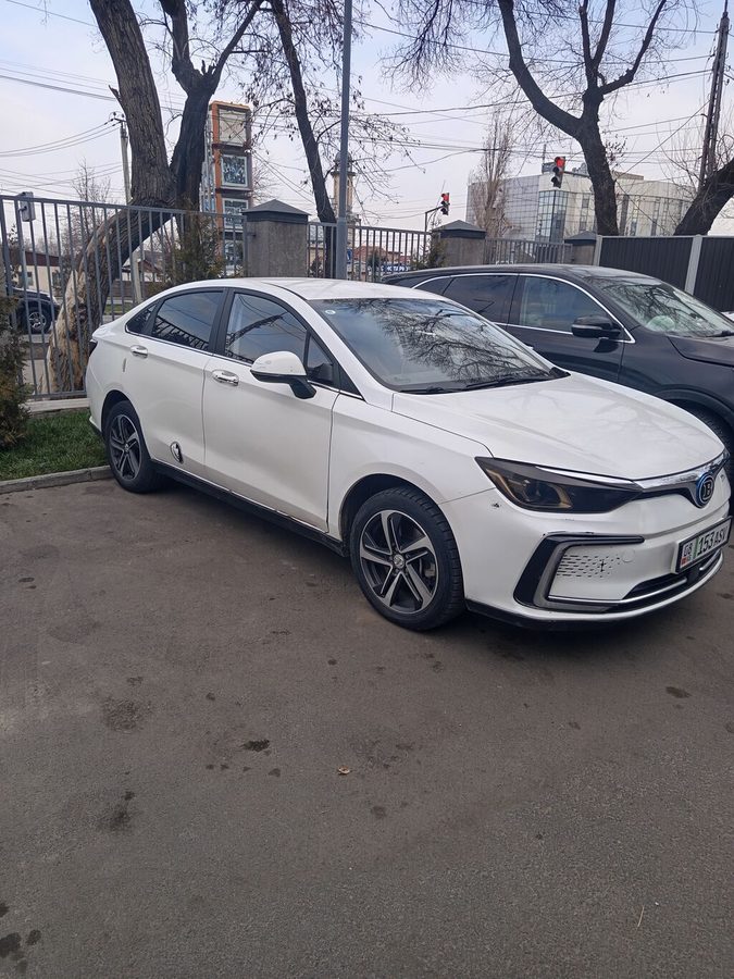 BYD E5