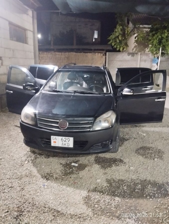 Geely MK Cross