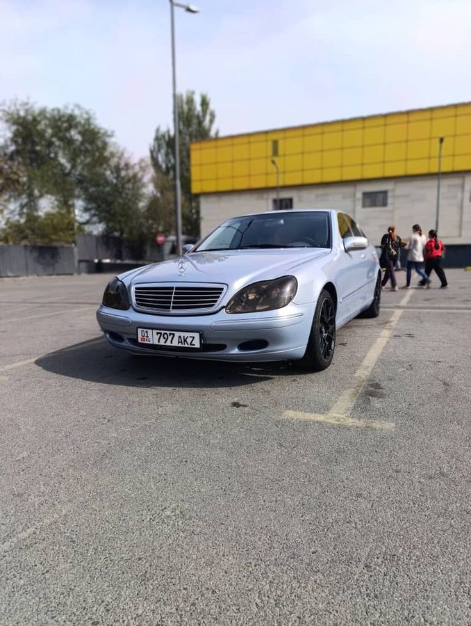 Mercedes-Benz 220