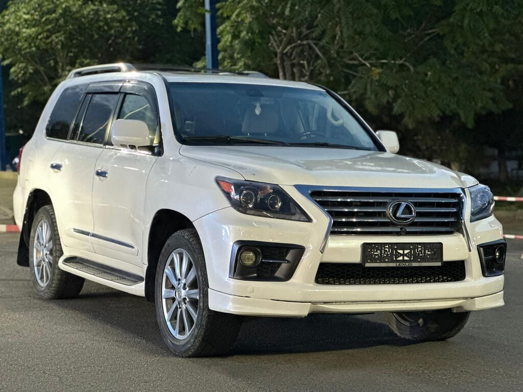 Lexus LX