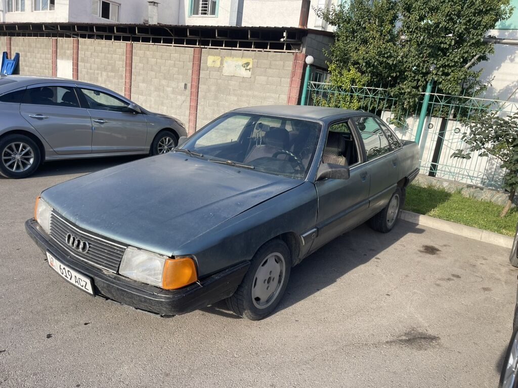 Audi 100