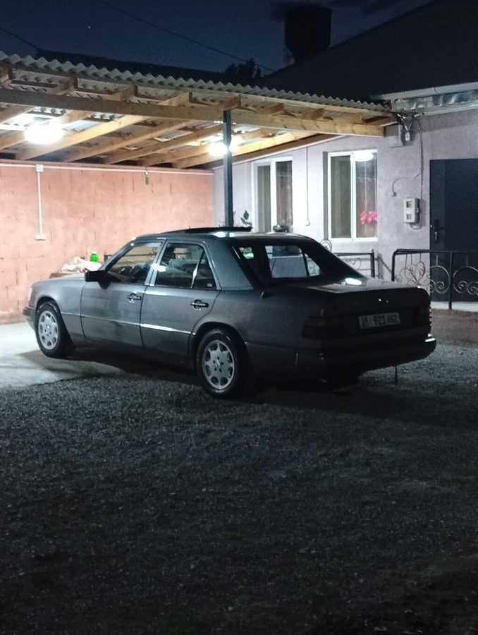 Mercedes-Benz W124