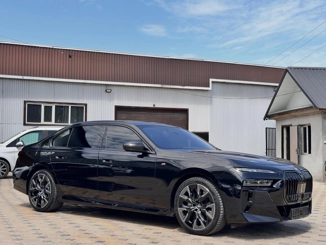 BMW 7 серии VII (G70) 2024