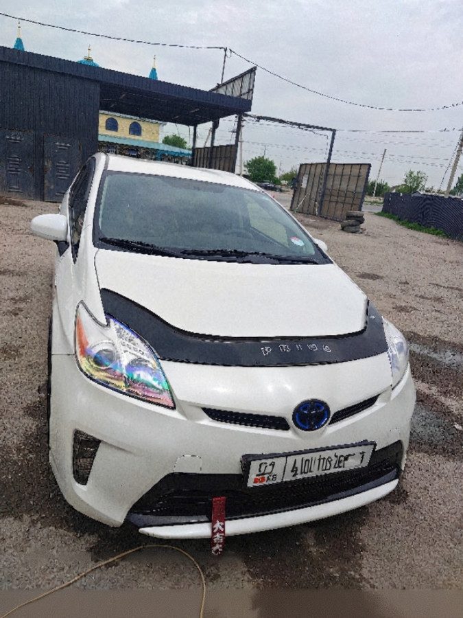 Toyota Prius III Рестайлинг (XW30)