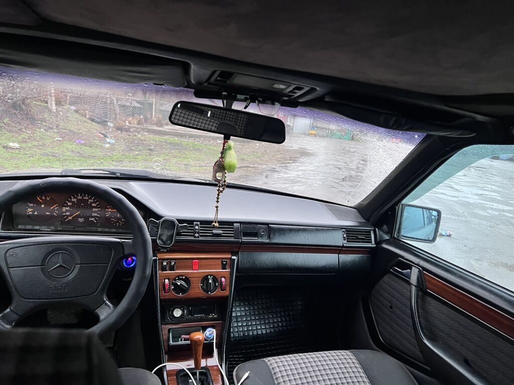 Mercedes-Benz W124