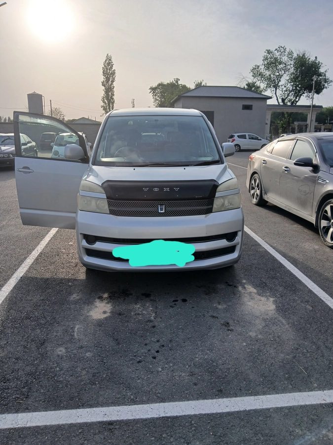 Toyota Voxy I (R60) 2003