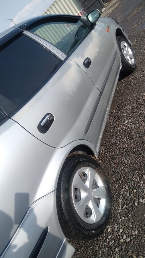 Nissan Almera Tino