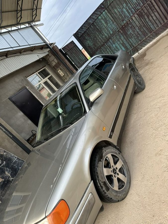 Audi 100
