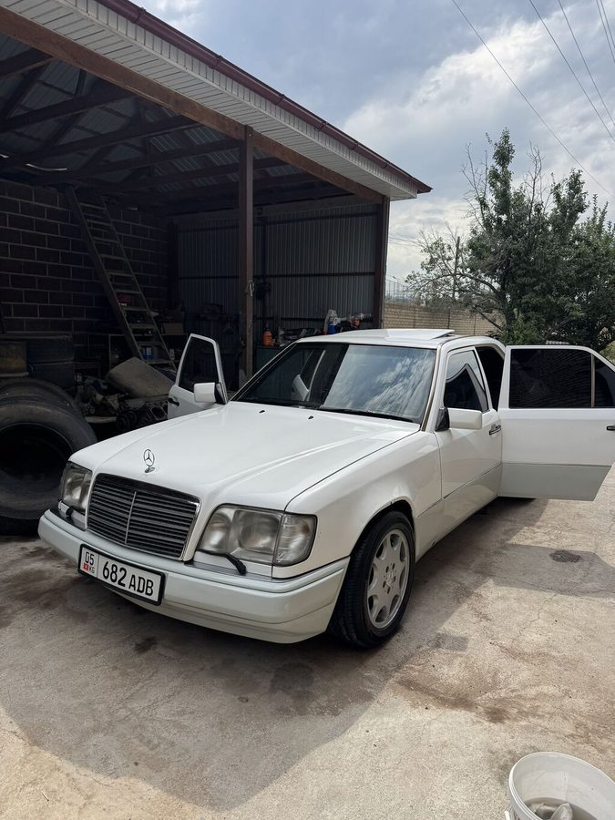 Mercedes-Benz W124
