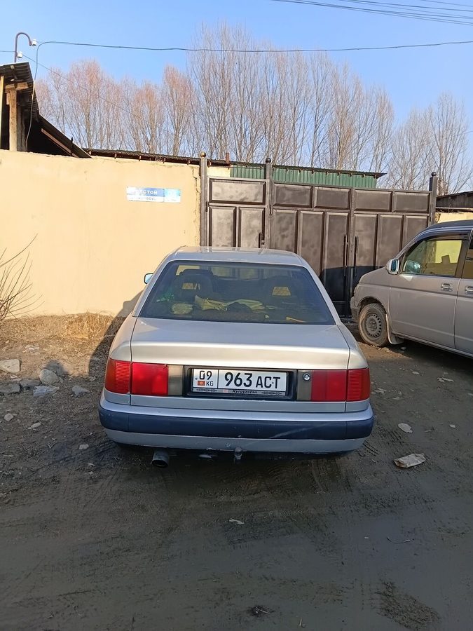 Audi 100
